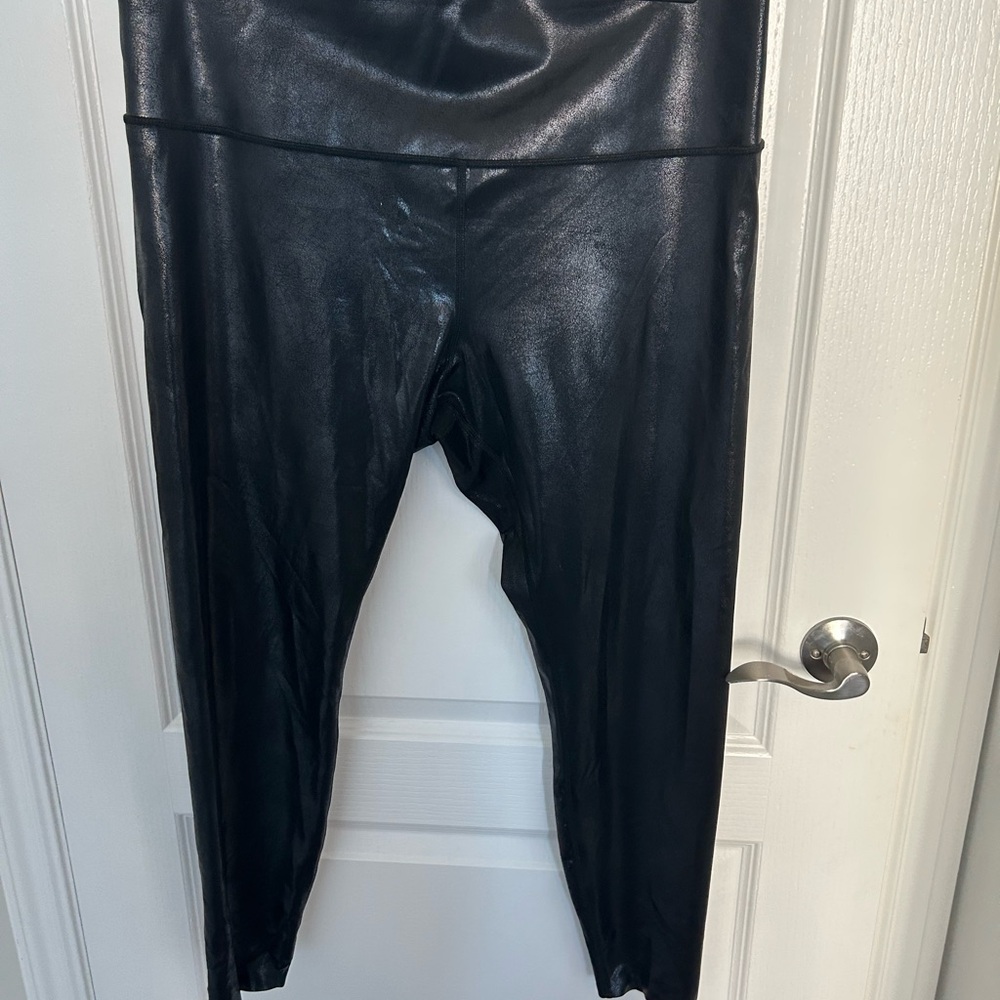 Knix | The Birds Papaya Black Sculpt Leggings
